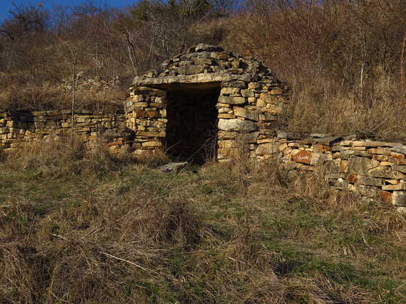 Cabane de Berger en pierre sur les  Monts D'Arverne