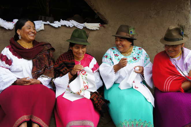 Broderie traditionnels communauté en Equateur