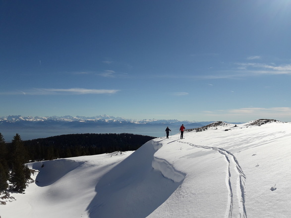 Jura suisse itinérance en Ski avec Aluna Voyages