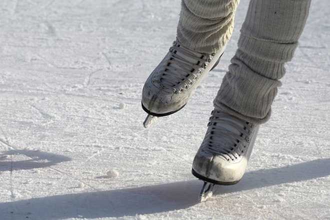 Patinage sur lac en Suède