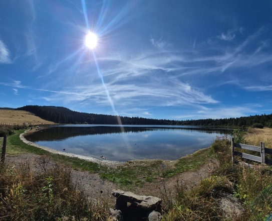 Randonnée accompagnée entre lacs et volcans d'Auvergne