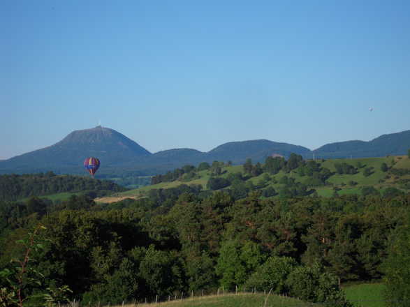 Chaine des Puys et Montgolfière