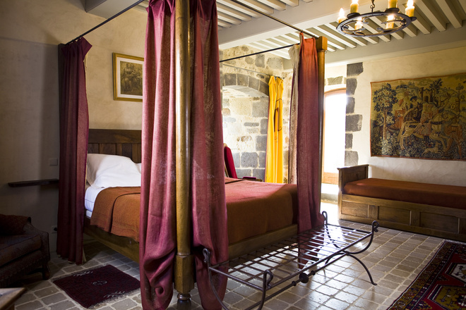 Chambre gothique au château de Montaigut en Auvergne