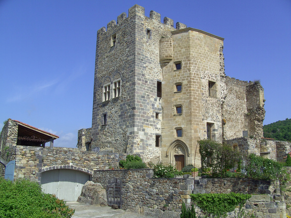 Chateau de Montaigut le blanc Auvergne