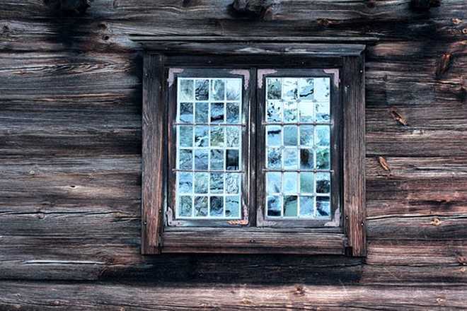 Fenêtre de cabane en Suède