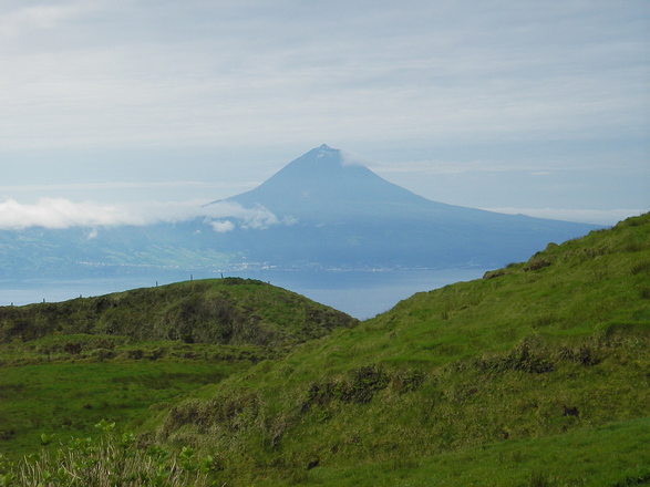 Hiking tour in the Azores with Aluna Voyages