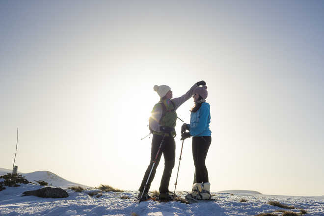 randonnée en raquettes à neige en Auvergne avec Aluna voyages