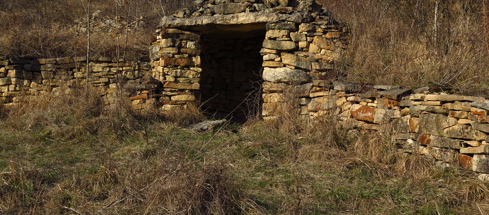 Cabane de Berger en pierre sur les  Monts D'Arverne