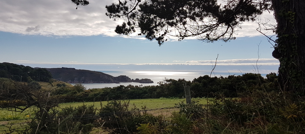 couché de soleil sur les iles anglo normandes en rando