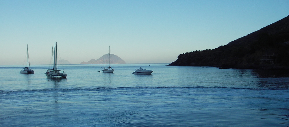 iles Eoliennes et bord de mer