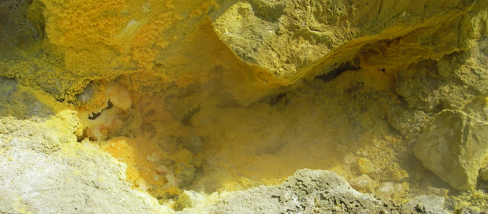 Souffre des volcans des îles éoliennes
