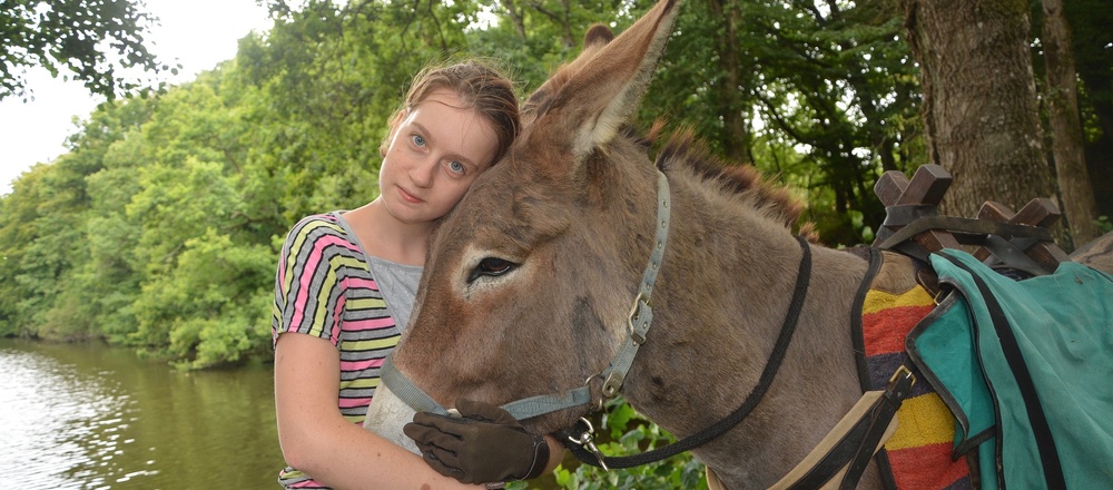 oyage famille avec un âne en Auvergne avec Aluna Voyages